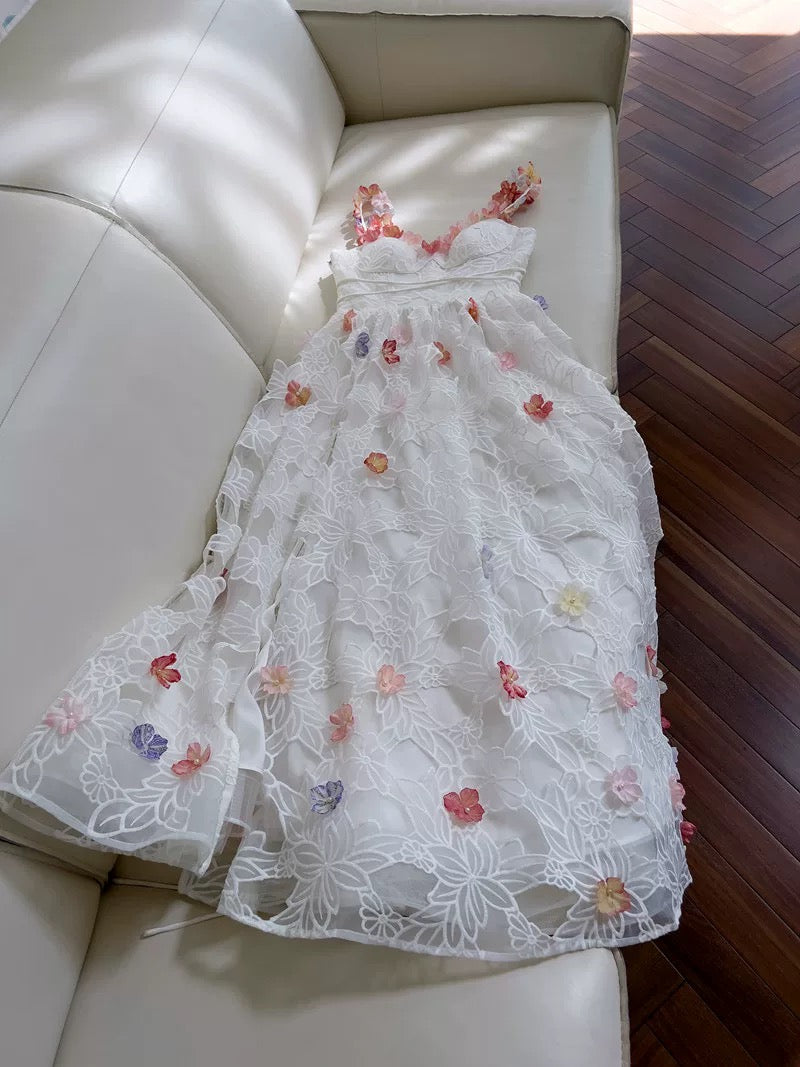 Robe de soirée longue en dentelle blanche à bretelles spaghetti et ligne A C2200