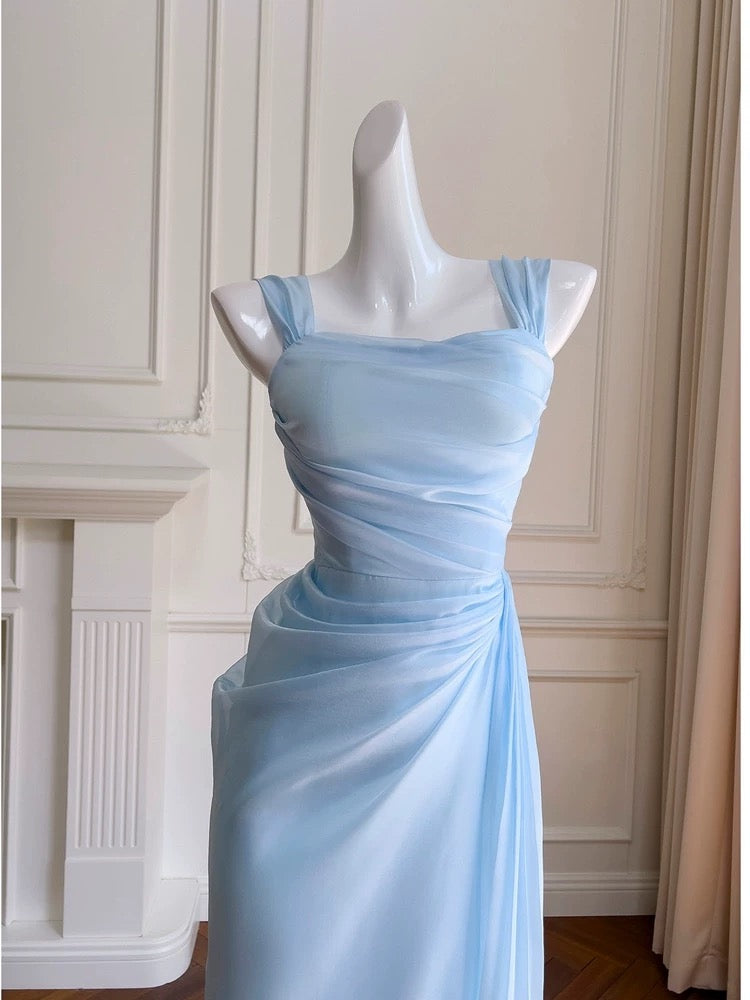 Robe de soirée en mousseline de soie bleu ciel clair à bretelles fourreau C2211