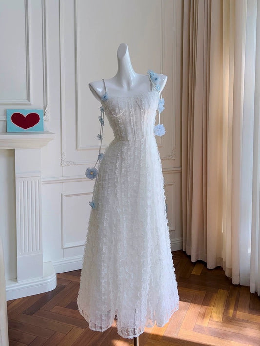 Jolie robe de bal en dentelle blanche à bretelles trapèze avec fleurs Robes de bal C2212