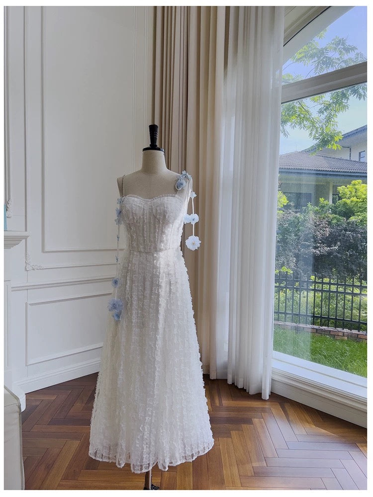 Jolie robe de bal en dentelle blanche à bretelles trapèze avec fleurs Robes de bal C2212