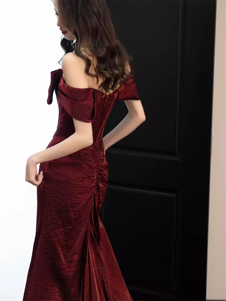 Sirène modeste hors de l'épaule brillant Satin bordeaux longues robes de bal C222