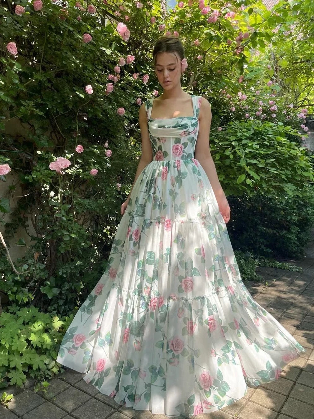 Robe de bal longue en mousseline de soie à bretelles modestes et à fleurs C2243