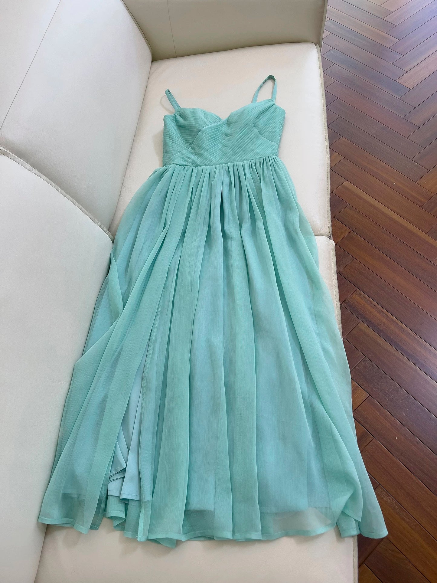 Robe de bal modeste en mousseline de soie verte à bretelles spaghetti et ligne A avec cape C2267