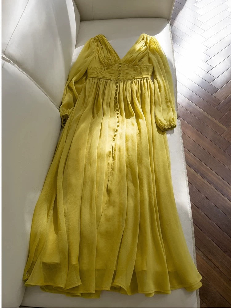 Robe de bal modeste en mousseline de soie jaune à manches longues et décolleté en V avec boutons C2268