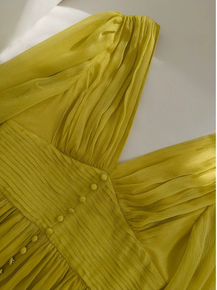 Robe de bal modeste en mousseline de soie jaune à manches longues et décolleté en V avec boutons C2268