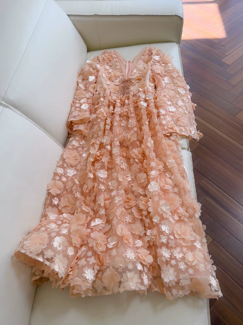 Robe de bal modeste en dentelle rose blush à col en V et manches longues avec nœud C2270