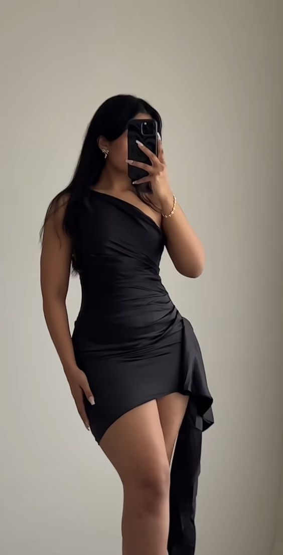 Robe fourreau simple à une épaule noire courte pour soirée, tenue d'anniversaire C2296