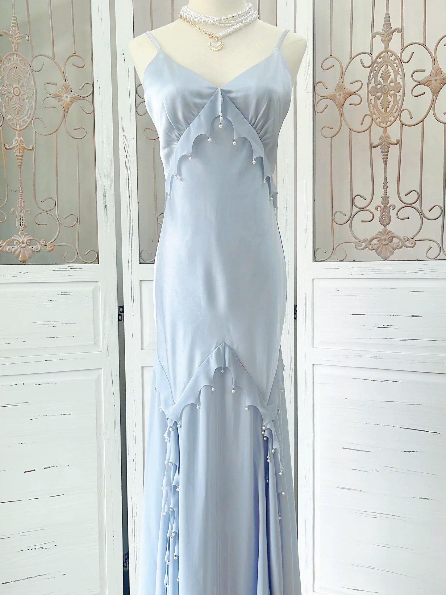 Robe de bal longue bleu ciel clair à bretelles spaghetti et gaine simple avec perles C2301