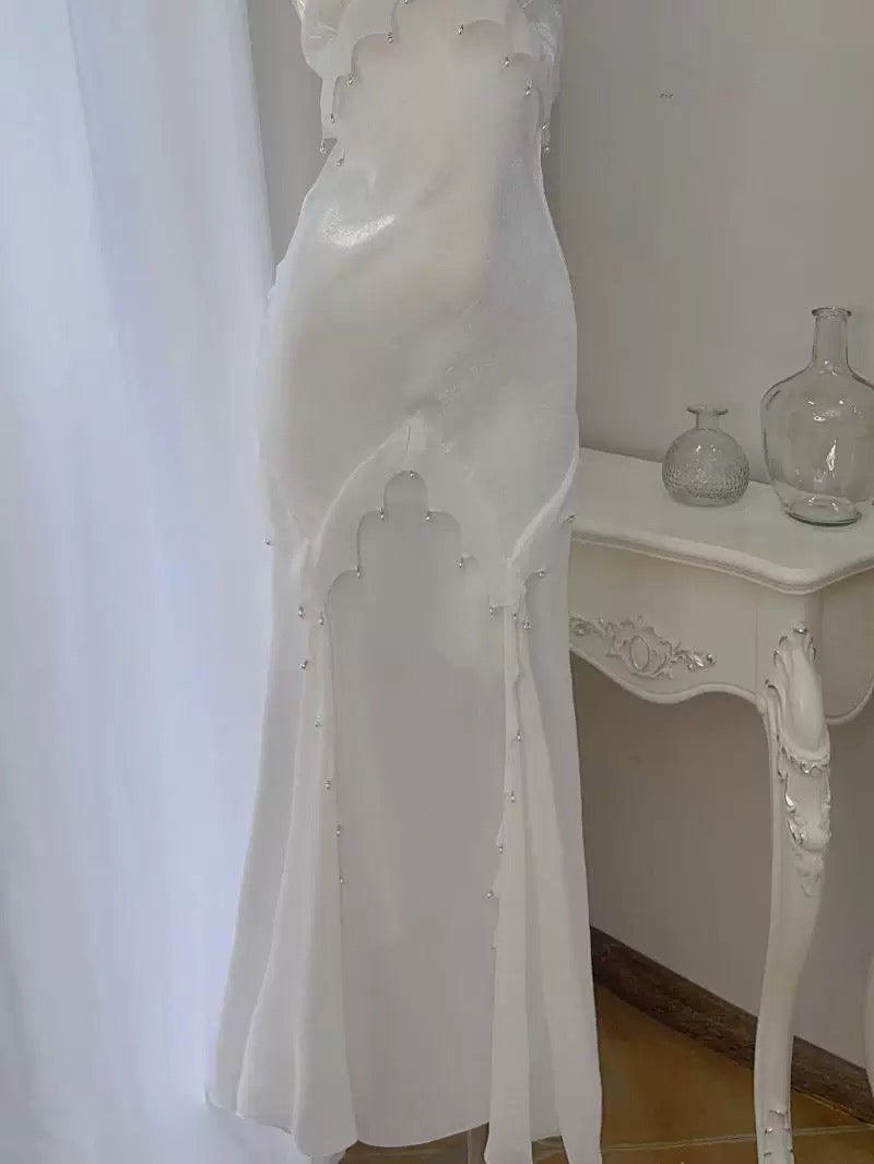 Robe de bal longue ivoire à bretelles spaghetti et gaine simple avec perles C2303