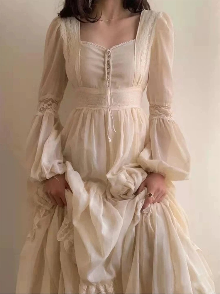 Robe de soirée simple en mousseline de soie et dentelle à encolure carrée et longueur au sol C2358