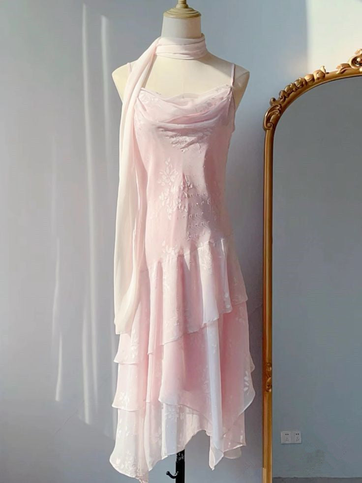 Robe de bal classique en mousseline de soie rose à bretelles spaghetti et volants C2475