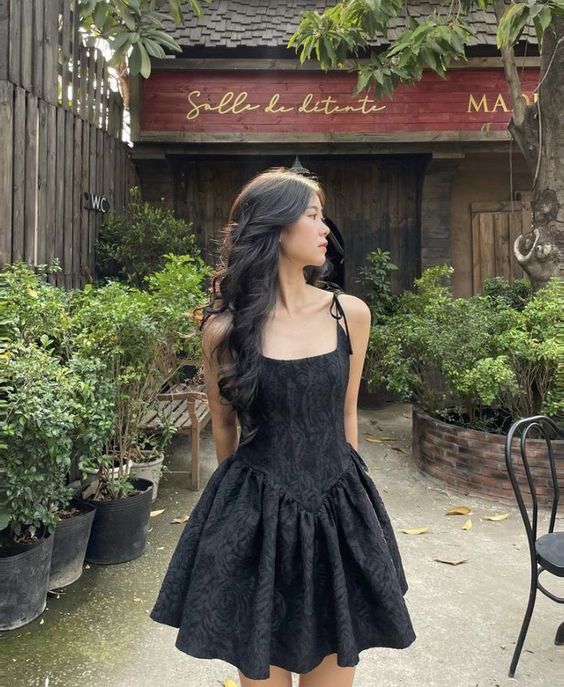 Robe de soirée en satin noire à bretelles trapèze vintage, tenue d'anniversaire, petite robe noire C2597