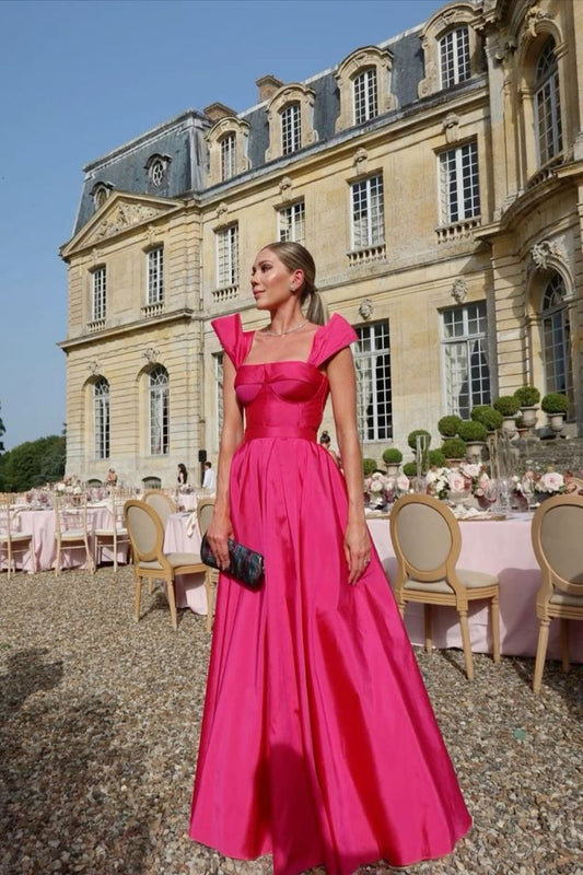 Robe de soirée longue en satin rose vif à bretelles en forme de A avec volants C2634