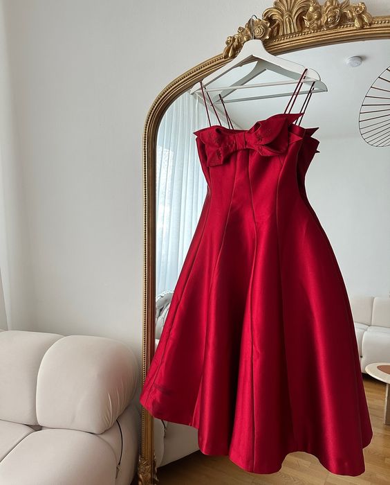 Robe de soirée courte en satin rouge à bretelles spaghetti pour 16e anniversaire C2635