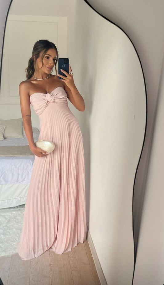 Robe de soirée longue en mousseline de soie rose clair sans bretelles avec volants C2646