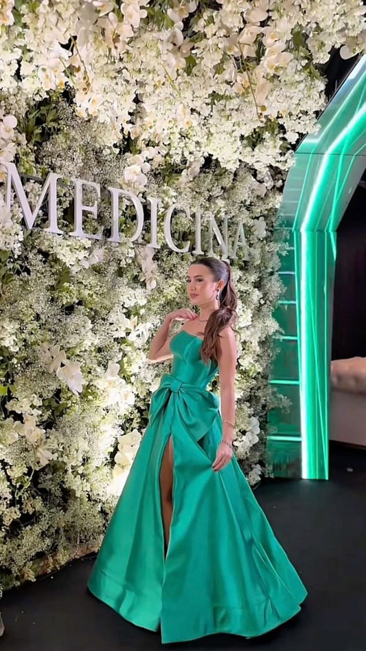 Robe de soirée en satin vert clair sans bretelles avec jolie robe de bal et fente C2658