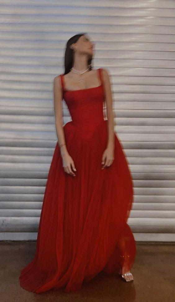 Robe de soirée longue en tulle rouge à col carré et ligne A C2689