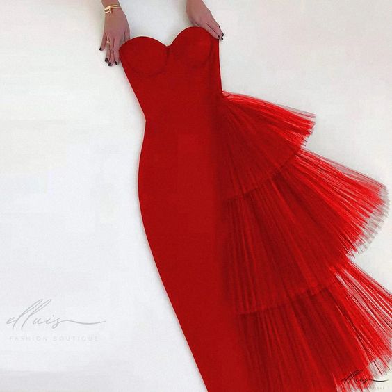 Robe de bal longue rouge en tulle avec décolleté en cœur et gaine fantaisie C2691