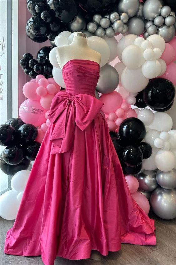 Robe de soirée longue en satin rose vif sans bretelles avec nœud papillon C2695