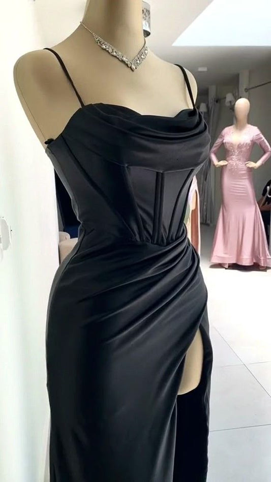 Robe de soirée longue noire élégante à bretelles spaghetti et fente C2802