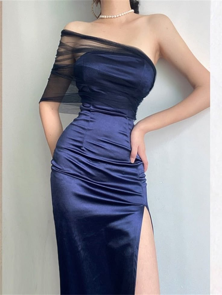 Robe de soirée longue en satin bleu marine à une épaule sans manches et fourreau modeste C2863