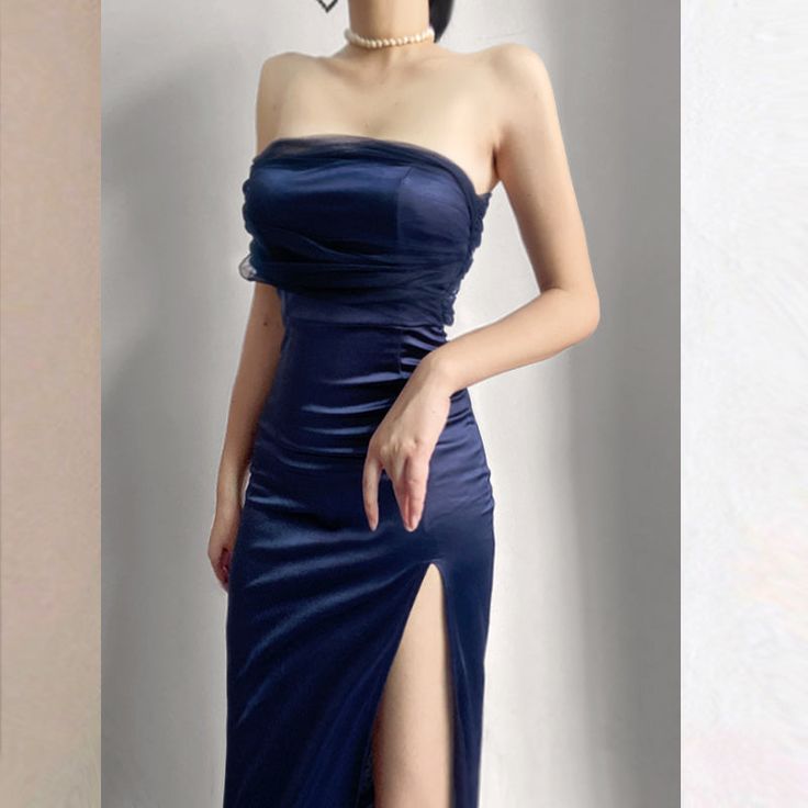 Robe de soirée longue en satin bleu marine à une épaule sans manches et fourreau modeste C2863