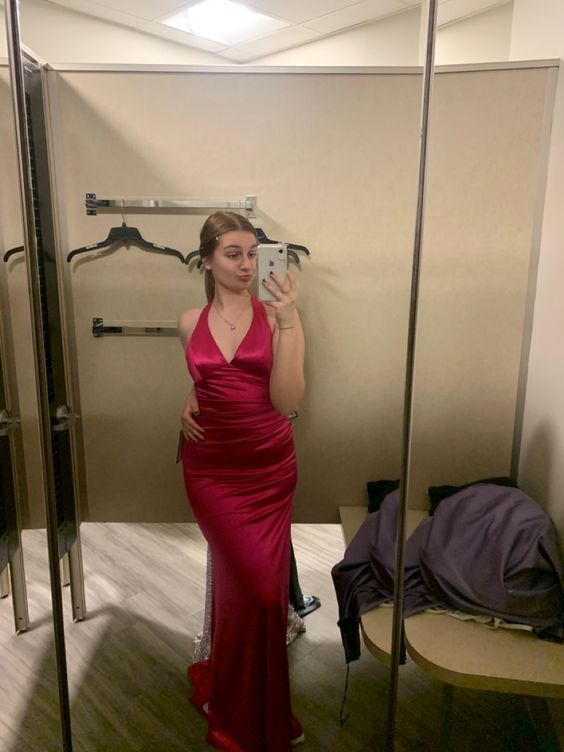 Robe de soirée longue élégante en satin à dos nu et à licou C2874