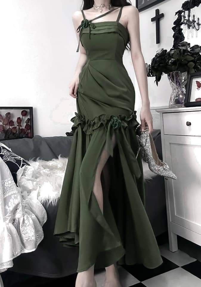 Robe de soirée longue en satin vert olive à bretelles fourreau élégantes sans manches C2877