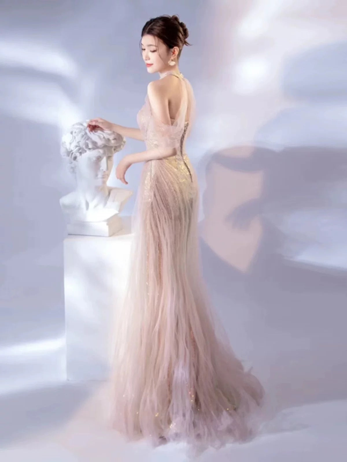 Robe de soirée longue à volants et à sequins rose avec jolie sirène et décolleté en cœur C2911