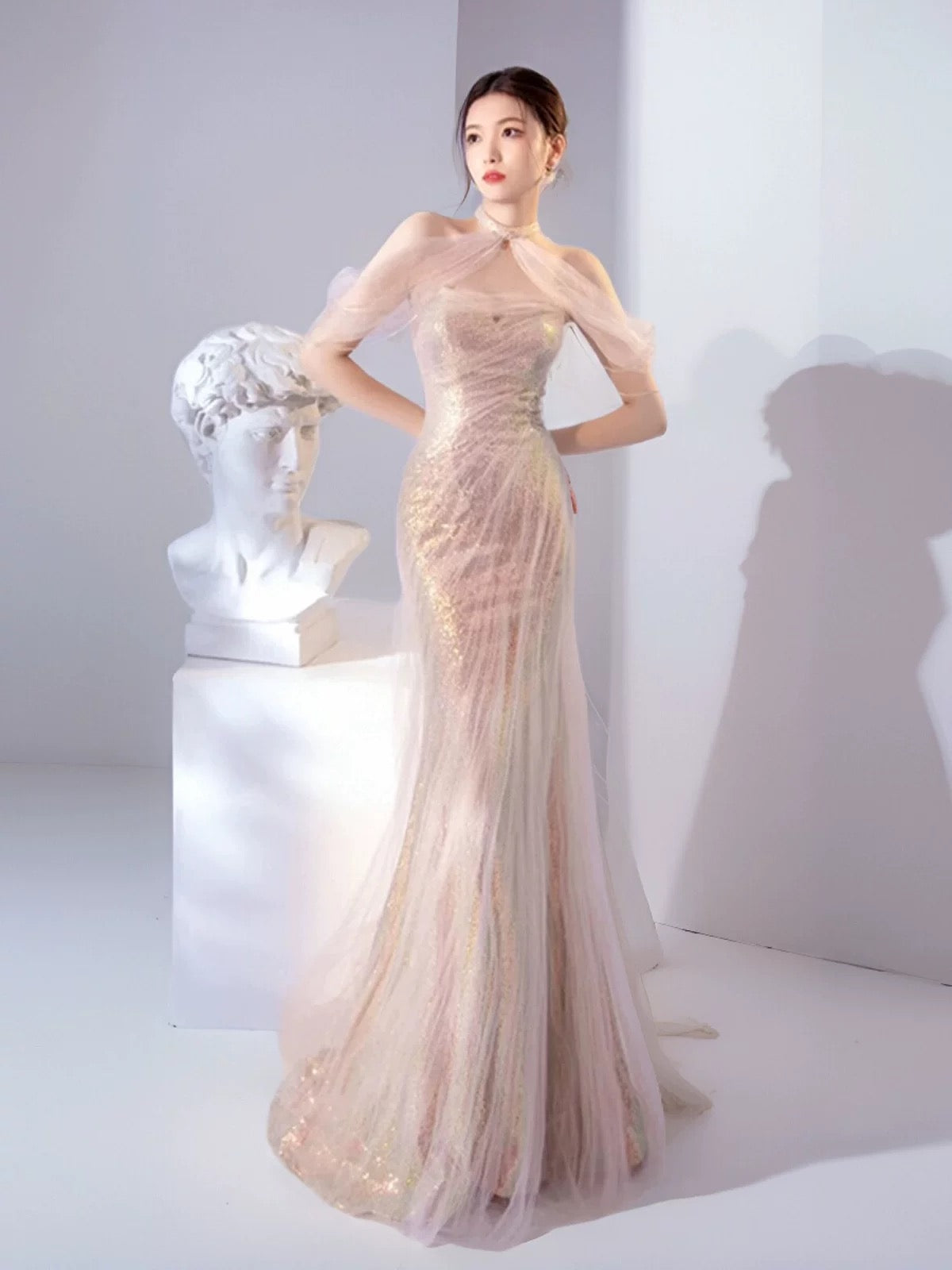 Robe de soirée longue à volants et à sequins rose avec jolie sirène et décolleté en cœur C2911