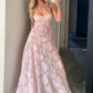 Robe de soirée longue en dentelle rose clair à bretelles spaghetti et jolie sirène C2926