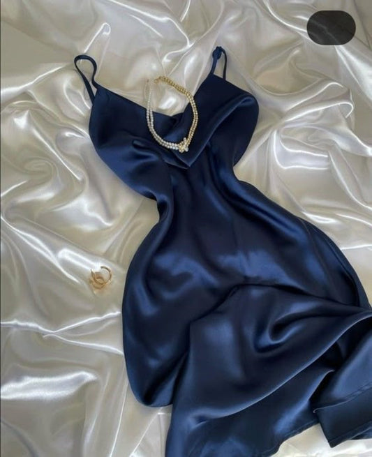 Robe de soirée longue en satin de soie bleu marine à bretelles spaghetti et ligne A C2946