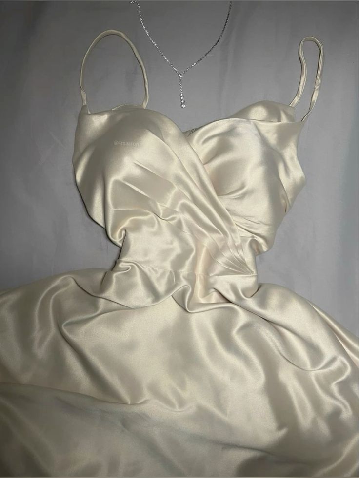 Robe de soirée longue en satin de soie ivoire à bretelles spaghetti et ligne A C2947