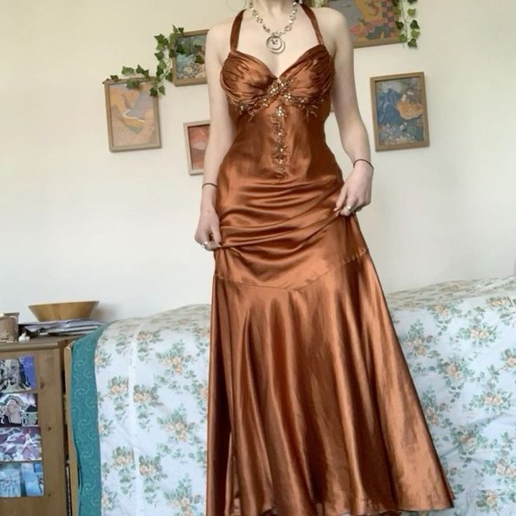 Robe de soirée longue sans manches style sirène avec col licou et perles marron C2952