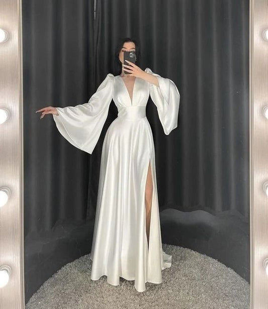 Robe de soirée en satin blanc à manches longues et décolleté en V avec fente C2958