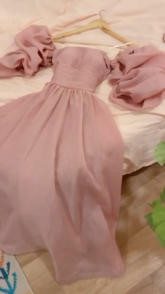 Robe de soirée longue en organza rose à manches courtes et bretelles simples C2974