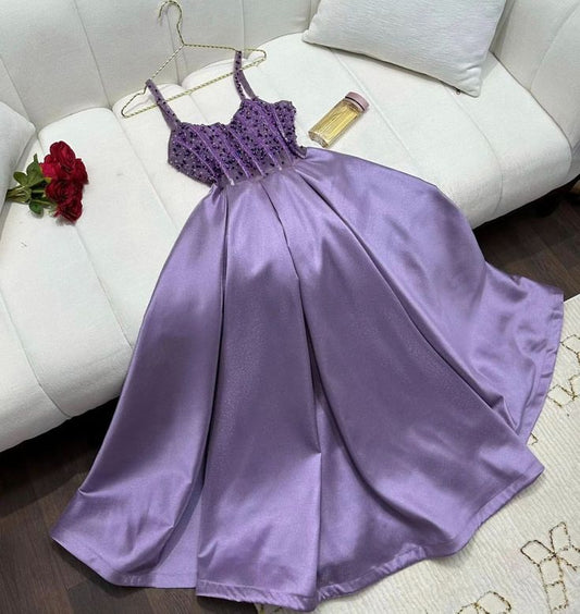 Superbe robe de soirée longue en satin à bretelles spaghetti en forme de A, couleur raisin clair, C2975