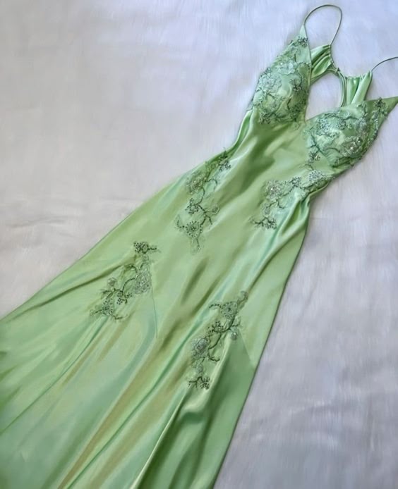 Superbe robe de soirée longue en dentelle à bretelles spaghetti vert menthe C2979