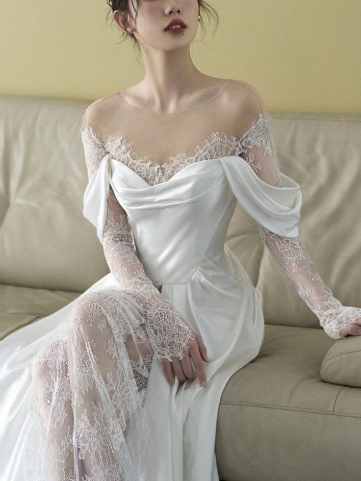 Romantic A line Scoop Neckline Lace Long Wedding Dresses C298