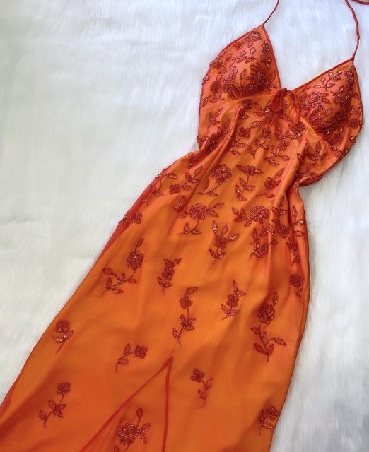 Superbe robe de soirée sirène à bretelles spaghetti orange longue en tulle et perles C2991