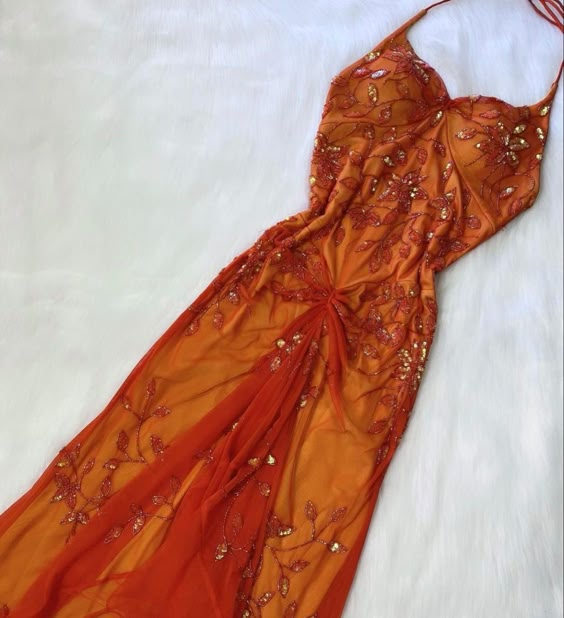 Superbe robe de soirée sirène en tulle orange à col licou et perles C2992