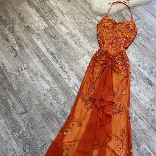 Superbe robe de soirée sirène en tulle orange à col licou et perles C2992