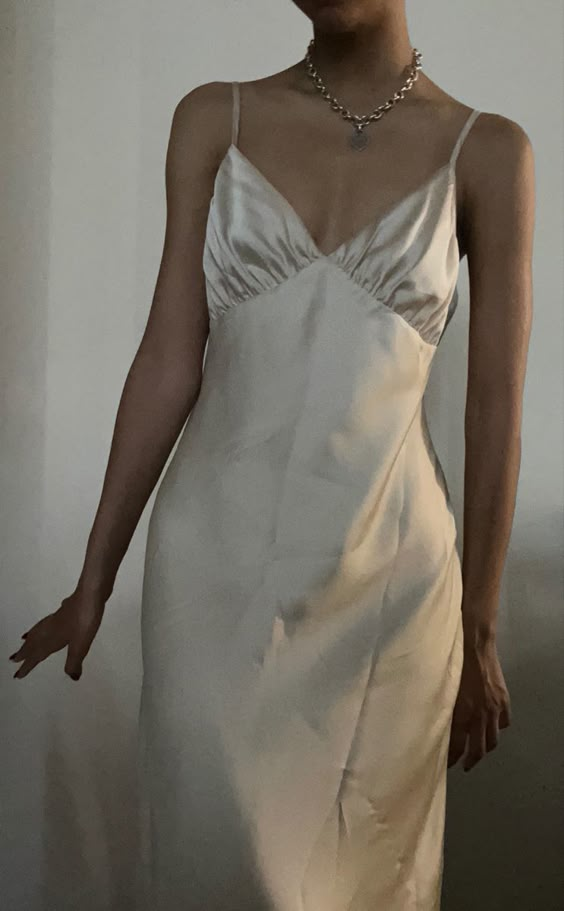 Robe de soirée élégante en satin à bretelles spaghetti et sirène C3009