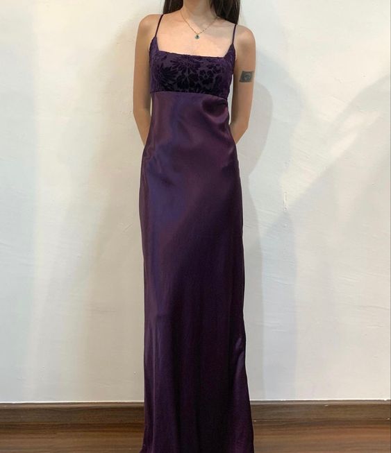 Robe de soirée élégante en satin à bretelles spaghetti et ligne A, robe de bal longue en raisin, C3024