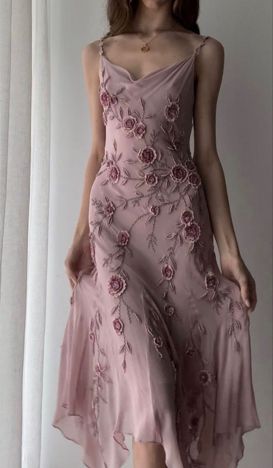 Robe de soirée élégante en mousseline de soie rose à bretelles spaghetti irrégulières avec perles C3028