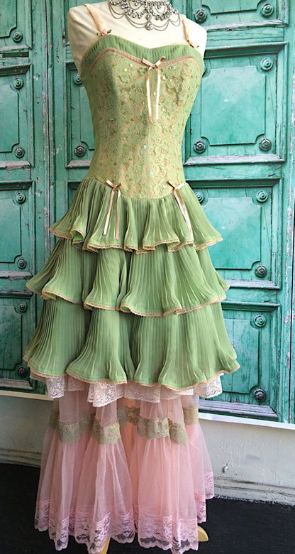 Vintage Ball Gown Spaghetti Straps Green Lace Prom Dresses Evening Gowns With Layers Ruffles C3030