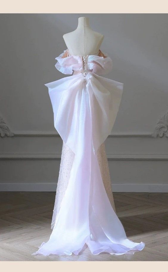 Robe de soirée de luxe élégante à épaules dénudées et perles rose clair C3158