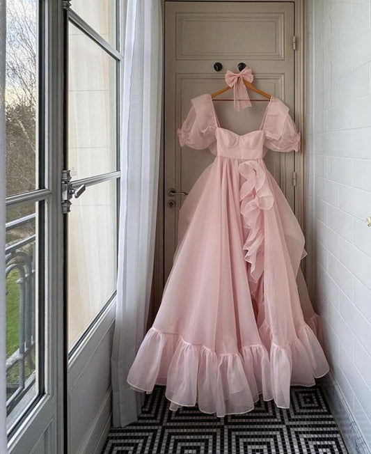 Robe de soirée longue élégante en organza à volants rose blush avec décolleté carré et ligne A C3175