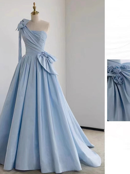 Robe de bal élégante à une épaule en satin bleu ciel clair à fleurs, longue robe de soirée C3232