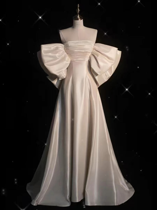 Robe de mariée chic en satin à manches mi-longues et épaules dénudées avec volants C3259